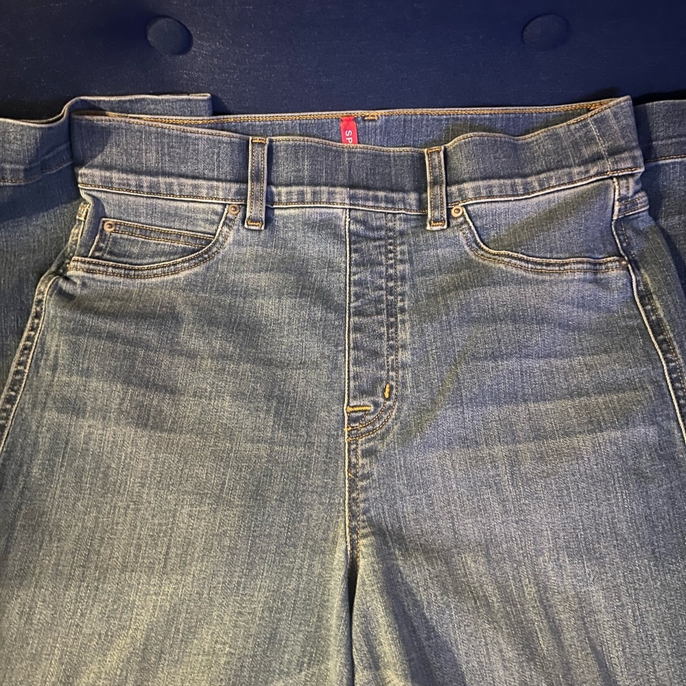 Spanx brand women jeans ! Worn once !! Stretch and hold !!!